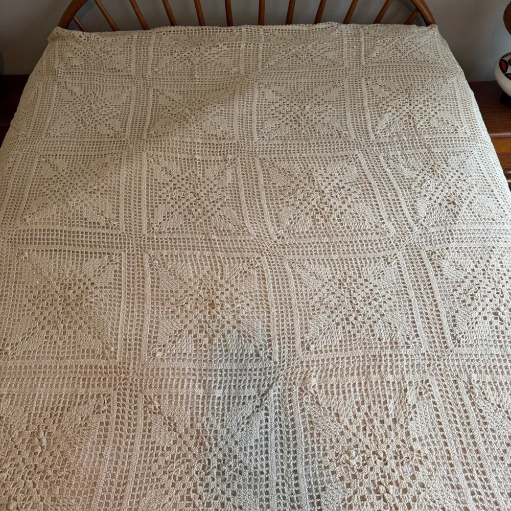 Vintage Handmade Crochet Bedspread Cream Popcorn Stitch Bobble Fringe 100x102
